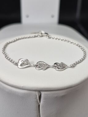 10kt Whitegold Heart Shape Diamond Bracelet